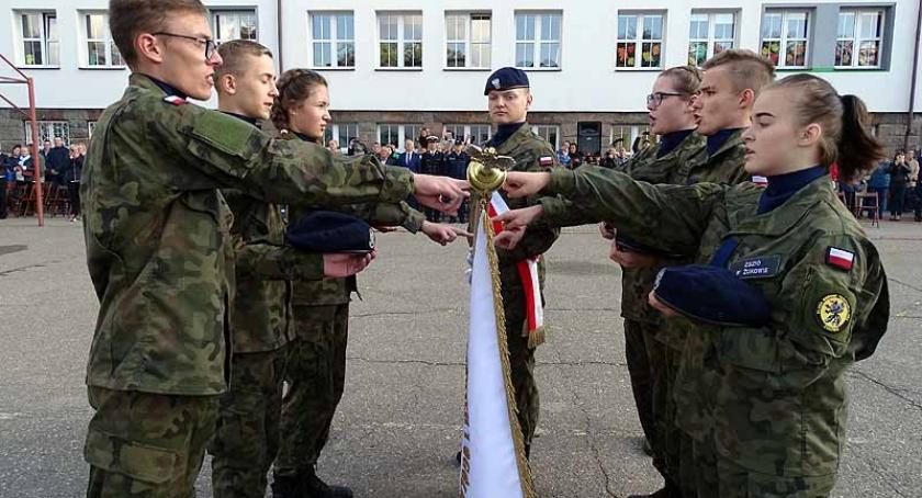 Żukowo. Mundurowi pierwszoklasiści ZSZiO złożyli ślubowanie