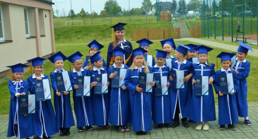 Pierwszoklasiści przyjęci w poczet uczniów 