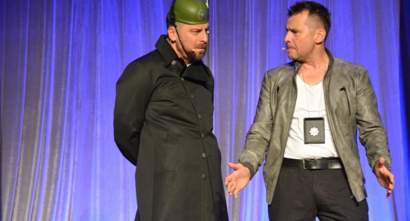 Paranienormalni rozśmieszyli kartuską widownie do łez