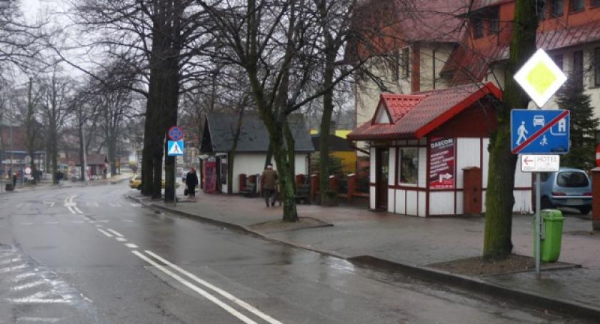 Kartuzy. Znaki drogowe wprowadzają kierowców w błąd