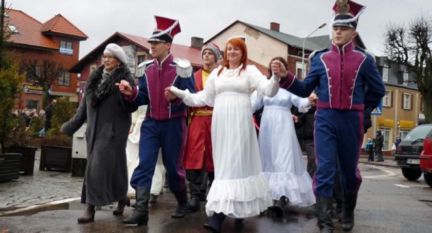 Kartuzy. Polonez maturzystów na Rynku