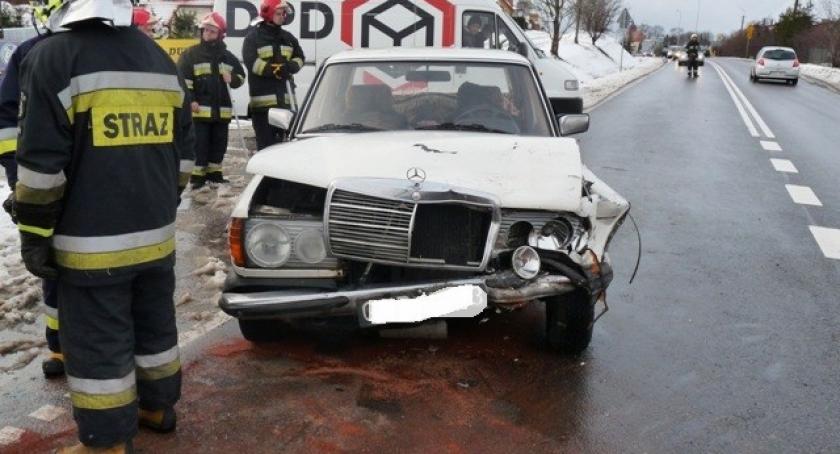 Żukowo. Mercedes wjechał w forda - dwie kobiety w szpitalu