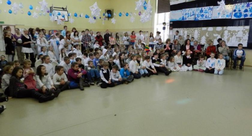 Żukowo. Tańce, konkursy i wspólna zabawa. VII Bal Karnawałowy 2012
