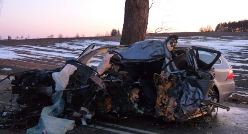 Klukowa Huta. 18-latka rozbiła BMW na drzewie - zginęła na miejscu