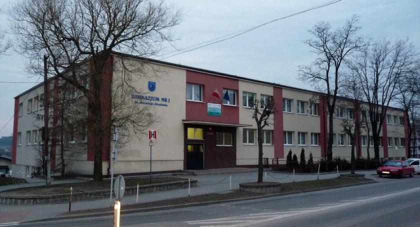 Kartuzy. Nie zapłacisz, nie ma świadectwa - lekcja prosto z gimnazjum?