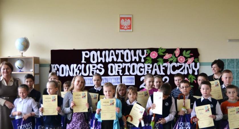 Konkursy - z ortografią i ekonomią za pan brat