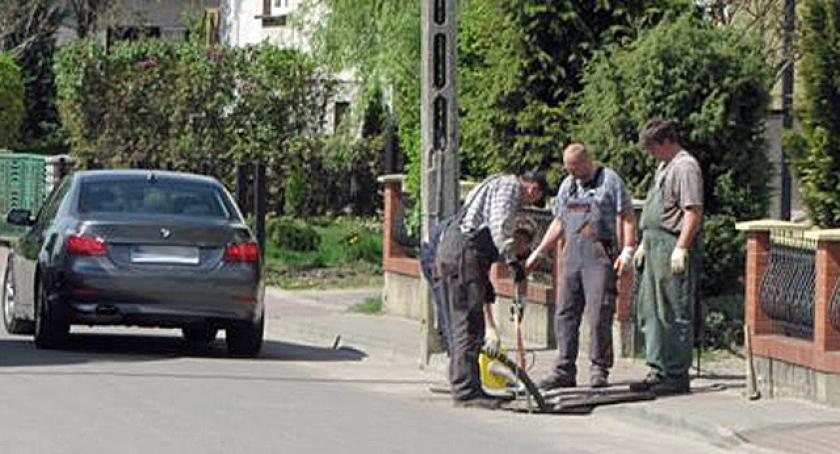 Sierakowice. Dymem namierzają nielegalne przyłącza ściekowe