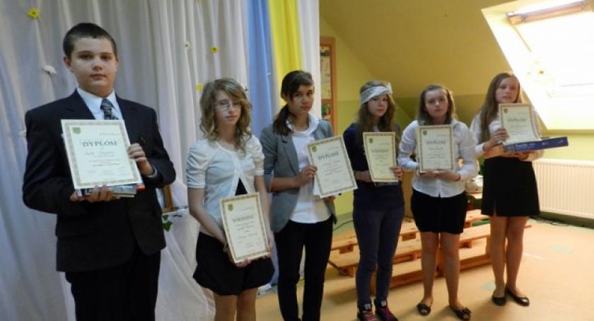 Borkowo. Nagrody dla uczniów, którzy dużo wiedzą o papieżu