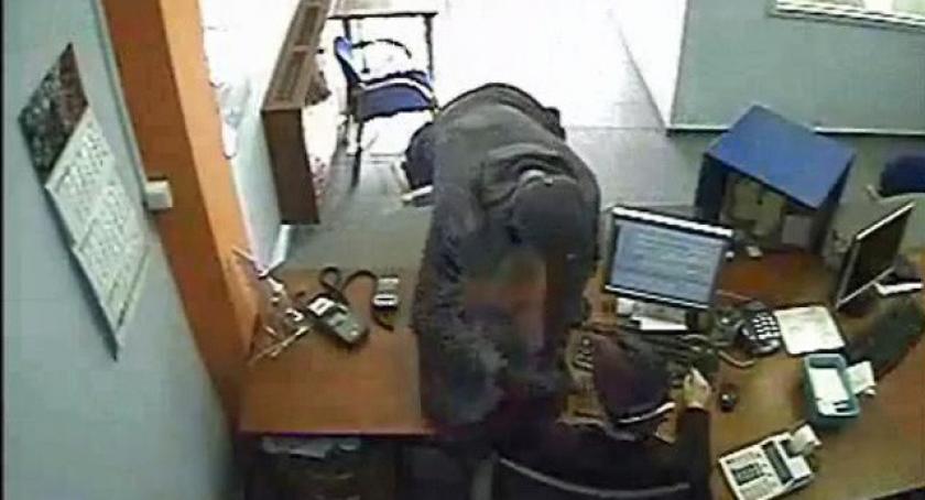 Kartuzy. Sprawca napadu na bank wciąż nieznany - policja prosi o pomoc
