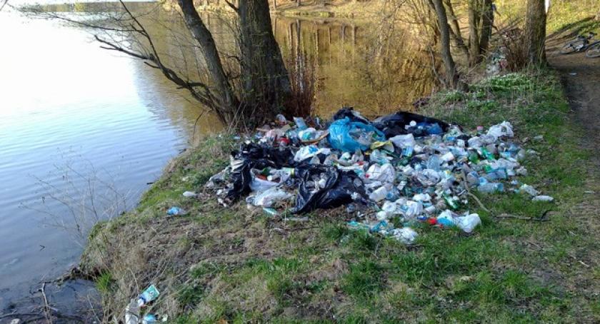 Borkowo. Kto zaśmieca Jezioro Głębokie?