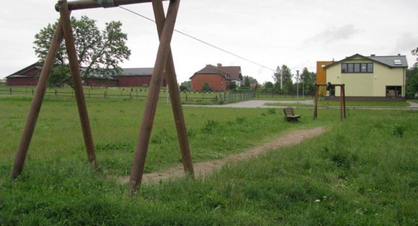 Gmina Żukowo. Place zabaw z opóźnieniem
