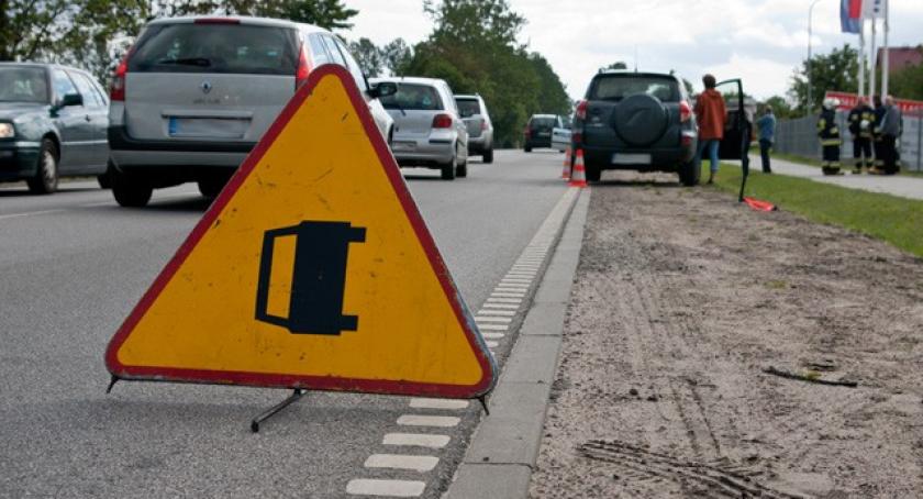 Tuchom. Pęknięta opona doprowadziła do minikarambolu