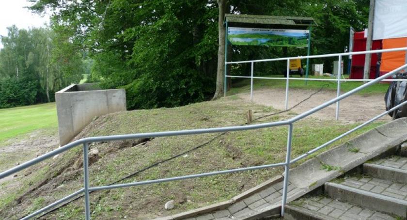 Samowola budowlana i zmarnowana dotacja, czyli... krótka historia o przebudowie tarasu widokowego na Złotej Górze