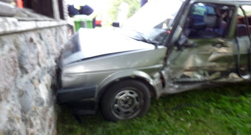 Sulęczyno. Wjechał w przystanek