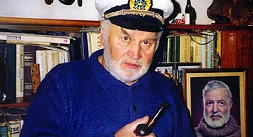 Poezja pomaga zrozumieć ludzi i świat