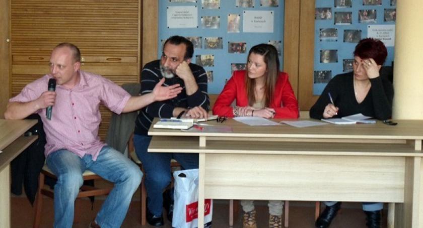 Kartuzy. Kupcy wciąż walczą o halę i... grożą gminie sądem