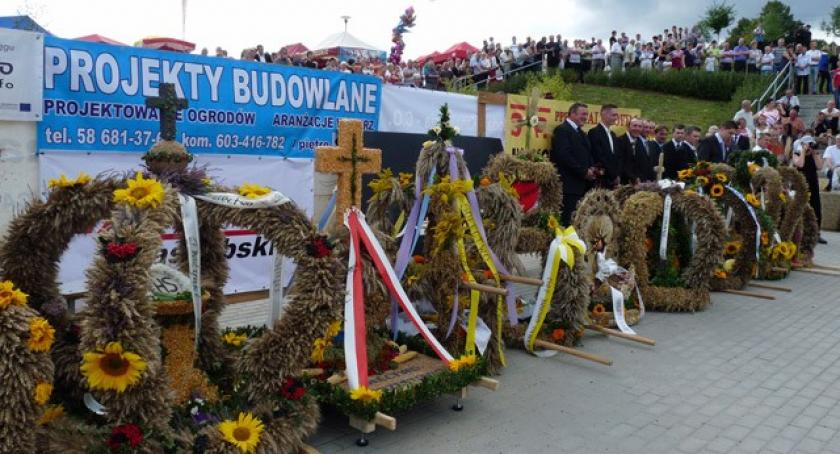 Deszczowe dożynki na zwieńczenie wakacji