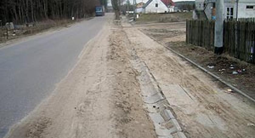 Na jezdni 15 cm piasku! Ile się jeszcze zmieści?