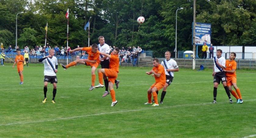 Cartusia pokonała Dąb 2:0
