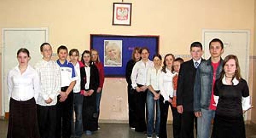Szkolna flaga w Watykanie