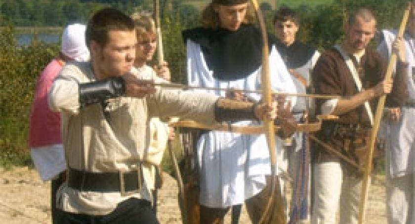 Średniowieczni łucznicy i rycerze w Zaworach
