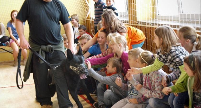 Szymbark. Niezwykła lekcja z czworonożnym przyjacielem