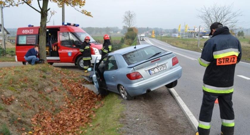 Borcz. Citroen w rowie