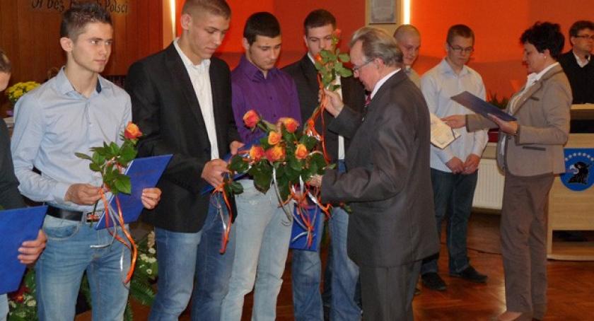 Kartuzy. Wręczono stypendia i nagrody burmistrza