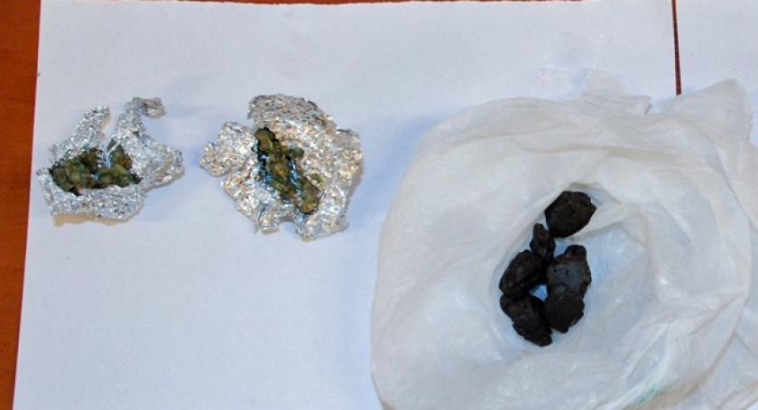Kartuzy. 11 gram haszyszu i mefydryna w kieszeni 21-latka