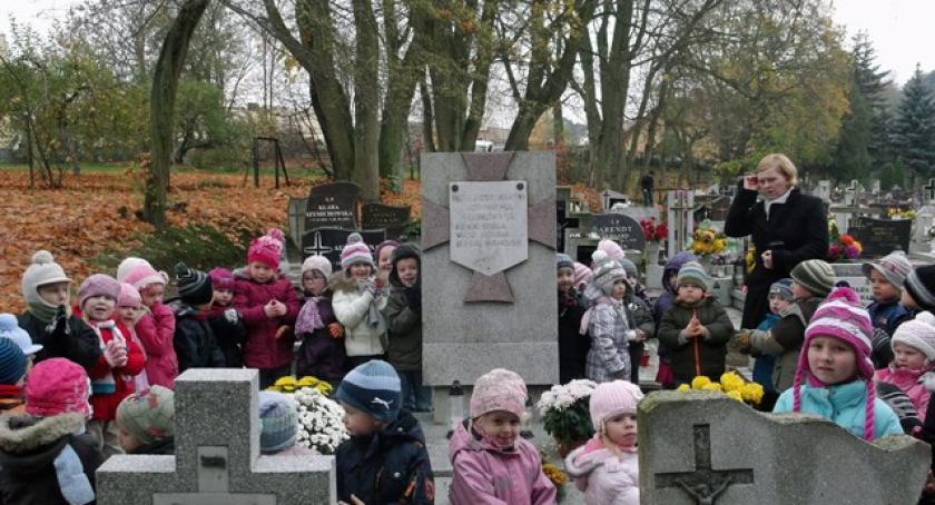 Chmielno. Przedszkolaki też pamiętają o zmarłych