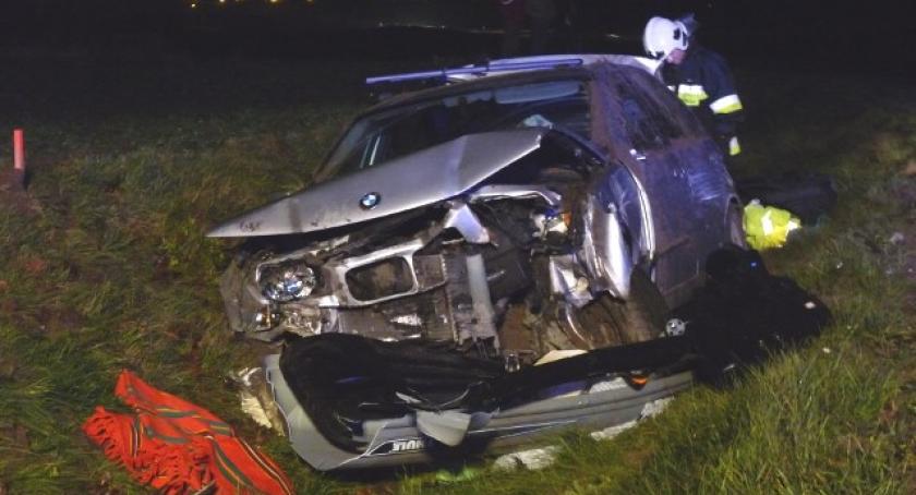 Leźno. Dachowało BMW