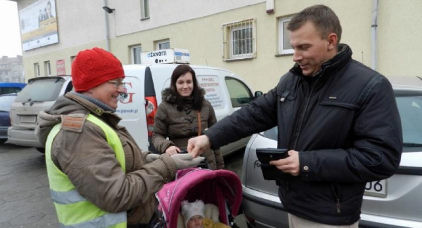 Kartuzy. Pani parkingowa lubi kierowców…