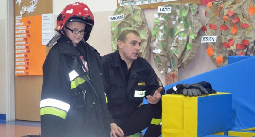 Staniszewo. Przedszkolaki gościły strażaka
