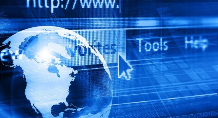 Policja radzi jak bezpiecznie korzystać z internetu