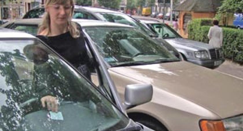 Parkomaty: Gmina bezprawnie pobrała 300 tys. i... kasuje dalej. Radni i burmistrz nadal niezainteresowani