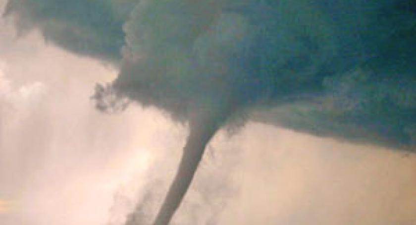 Tornado koło Sierakowic! Zdmuchnęło kilkanaście dachów