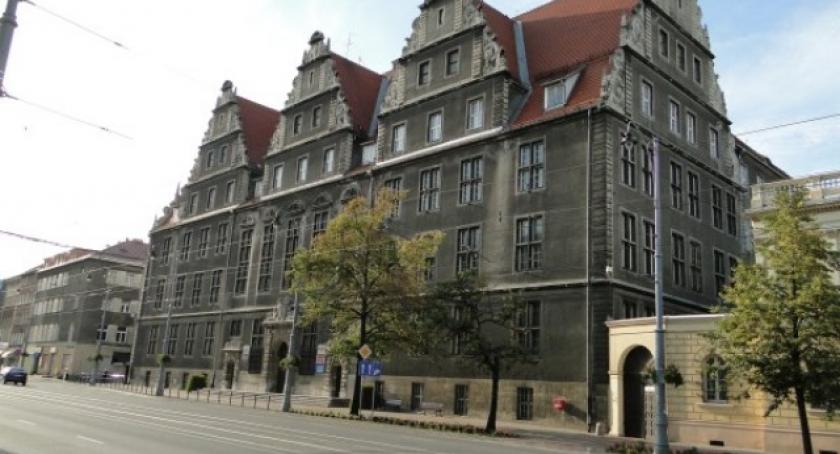 Sąd: Krytyczne komentarze na forum nie naruszają dóbr osobistych