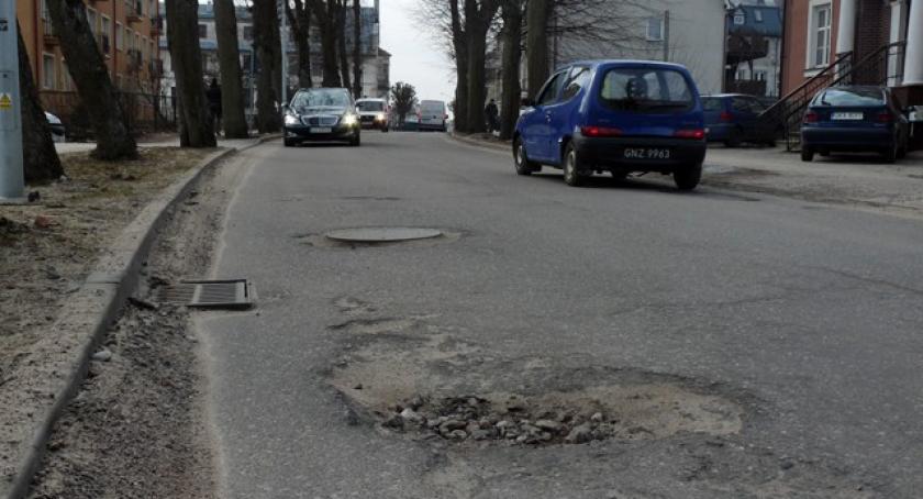 Powiat. Droga zima dla drogowców