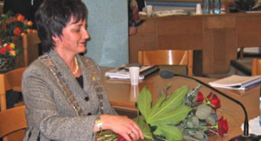 Kwiaty dla pani M-IRKi. Kobieta burmistrz rozpoczęła urzędowanie