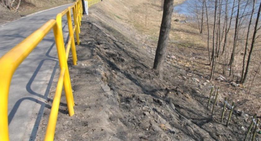 Kartuzy. Niebezpieczne zabawy na promenadzie