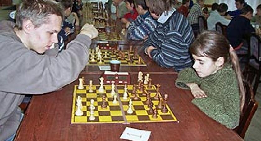 Szachowe zmagania o Puchar Starosty. Nagrody pieniężne i rzeczowe dla najlepszych