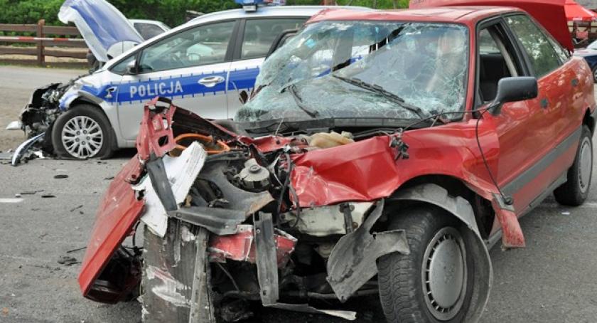 Babi Dół. Uciekał policji i staranował radiowóz