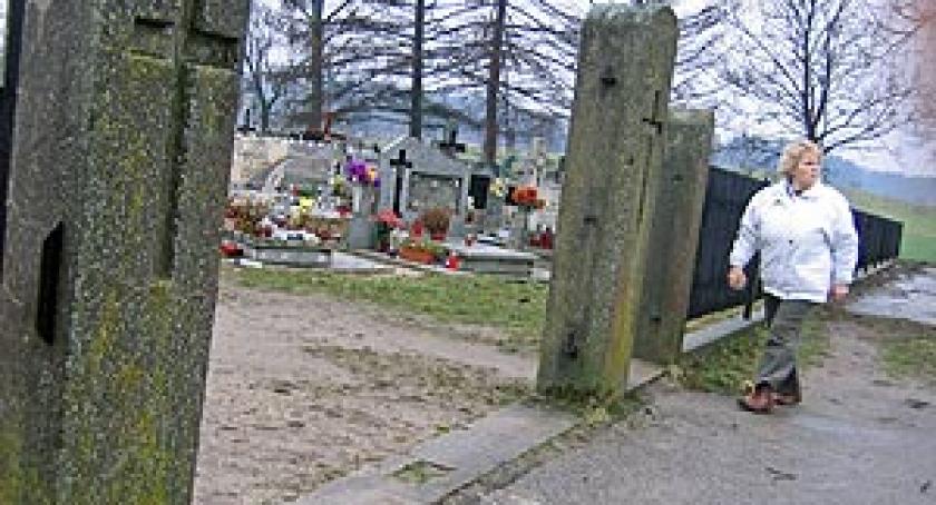 Ukradli bramę z cmentarza! Szok w Pomieczynie