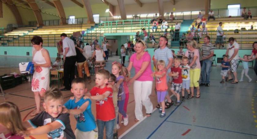 Przodkowo. Wspólna zabawa przedszkolaków i rodziców