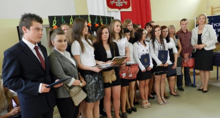 Żukowo. Absolwenci pożegnali się ze szkołą