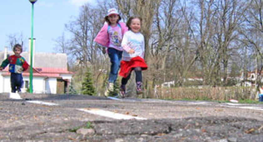 Kartuscy narciarze - ze śniegu na dziury w asfalcie. W sierpniu nowe ścieżki w parku