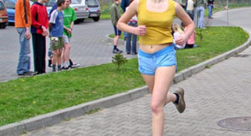 W Żukowie wybiegli na ulice
