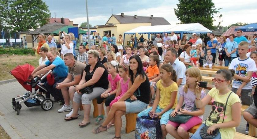 Rodzinnie i na sportowo w Kamienicy Szlacheckiej. Udany festyn i parafiada