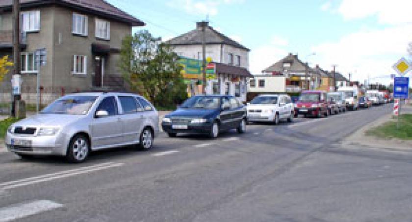Żukowo: Kanapy na chodnikach zamiast ławek