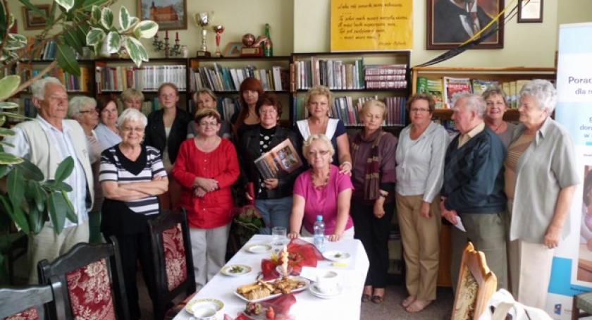 Stężyca. Maria Ulatowska w bibliotece